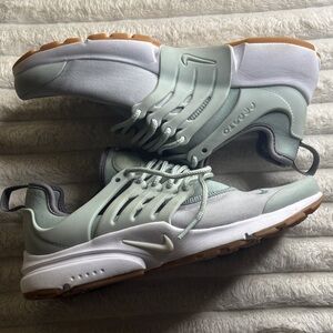 Nike Women's Sneakers in Light Green and White